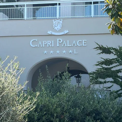 Facciata d'ingresso del Capri Palace Hotel & Spa