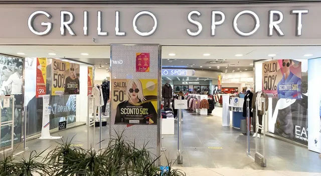 Ingresso del punto vendita Grillo Sport in galleria commerciale